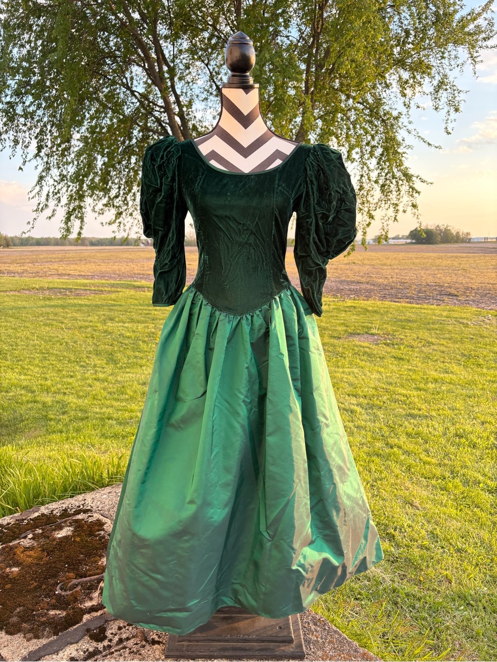 Vintage 1980s JCPenney Emerald Green Velvet & Taffeta Formal Dress